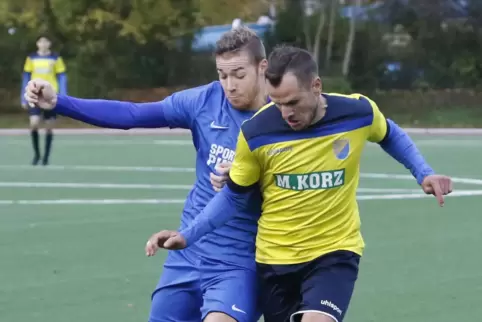Für Rockenhausen/Dörnbach, hier SG-Spieler Fabian Schmitt (rechts) in der Partie gegen Nanz-Dietschweiler, steht eine ganz wicht