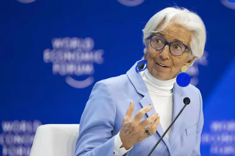 Die EZB unter Christine Lagarde hat zeitweise das Inflationsrisiko unterschätzt und die Zinswende zu spät eingeleitet 