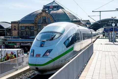 Der normalerweise schnellste Weg von Mannheim nach Berlin führt über Halle (Foto). Diese Route nimmt (so er denn überhaupt fährt