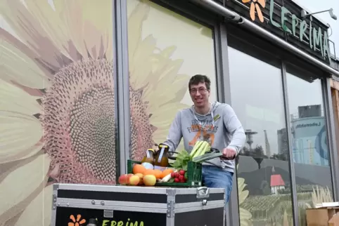 Beim Lebenshilfe-Biomarkt Leprima werden die Bestellungen in Bad Dürkheim mit dem Lastenrad ausgefahren. Hier hat sich Heiko auf