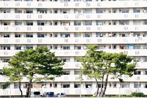 In japanischen Großstädten ist der Platz für Wohnungen knapp. Oft bieten diese dann nur die nötigste Einrichtung. 