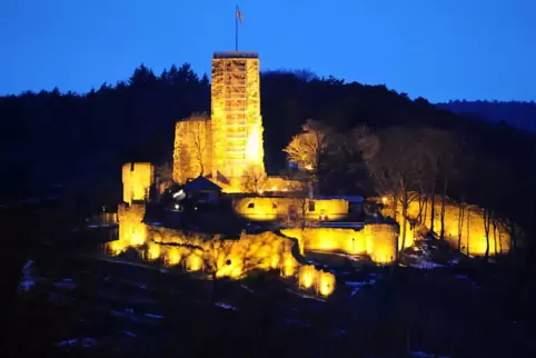 Die Wachtenburg bei Nacht. 