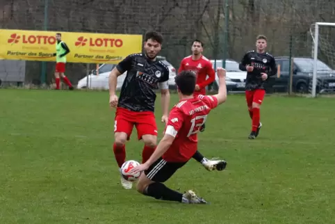 Jonas Krautschneider (links) und seine Teamkollegen vom TuS Steinbach sind nun in Rieschweiler gefordert. 