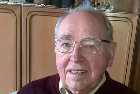 Fritz Burger zuhause in seinem gemütlichen Wohnzimmer. 