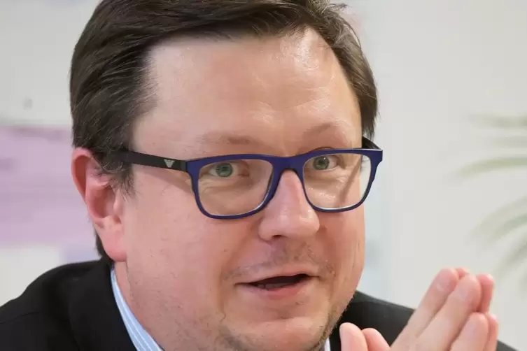 Patrick Sema pl&auml;diert f&uuml;r den B&uuml;rgerbus.