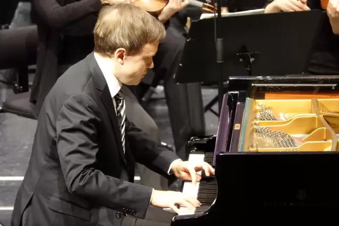 Hochkonzentriert: Solist Antti Siirala aus Finnland beim Klavierkonzert von Brahms.