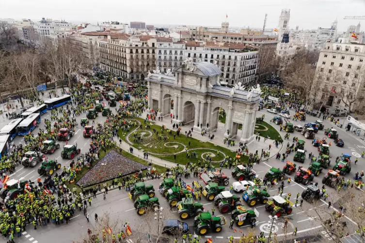 Wie hier in Madrid machen Europas Bauern seit Wochen vielerorts ihrem Ärger bei Demonstrationen Luft.