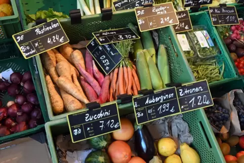 Für viele Verbraucher gehören gerade Obst und Gemüse aus Bio-Anbau zu einer gesunden Ernährung. 