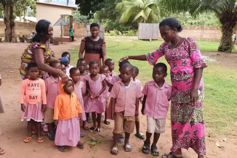 Immer wieder sind die Vereinsmitglieder in Togo und begleiten dortige Projekte. 