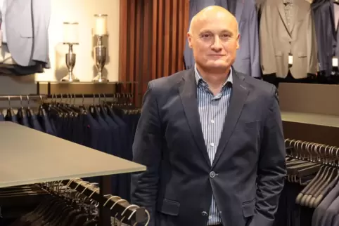 Klagt gegen die Sonntags-Öffnungen im Zweibrücker Outlet: der Grünstadter Modehändler Steffen Jost. Klagt gegen die Sonntags-Öffnungen im Zweibrücker Outlet: der Grünstadter Modehändler Steffen Jost.
