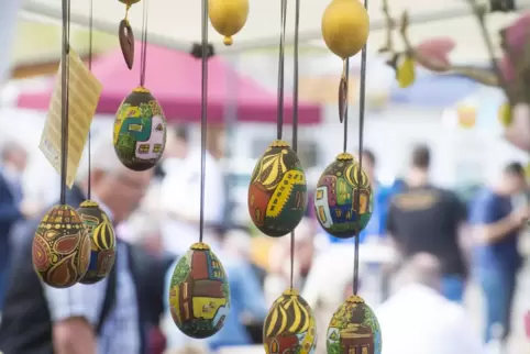 Der Markt stimmt auf die Osterzeit ein. 