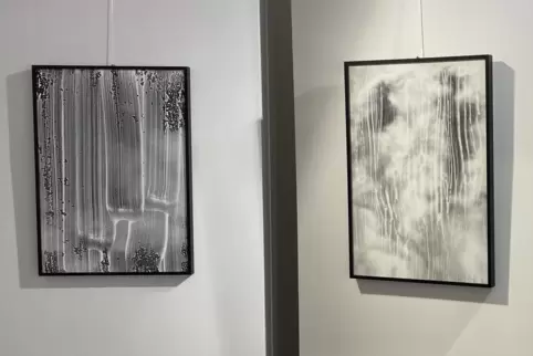 Valentina Jaffé zeigt unter anderem Arbeiten aus ihrer Serie „Sky Pieces and Riverbeds“ aus mit Gouache und Tusche übermalten Fo