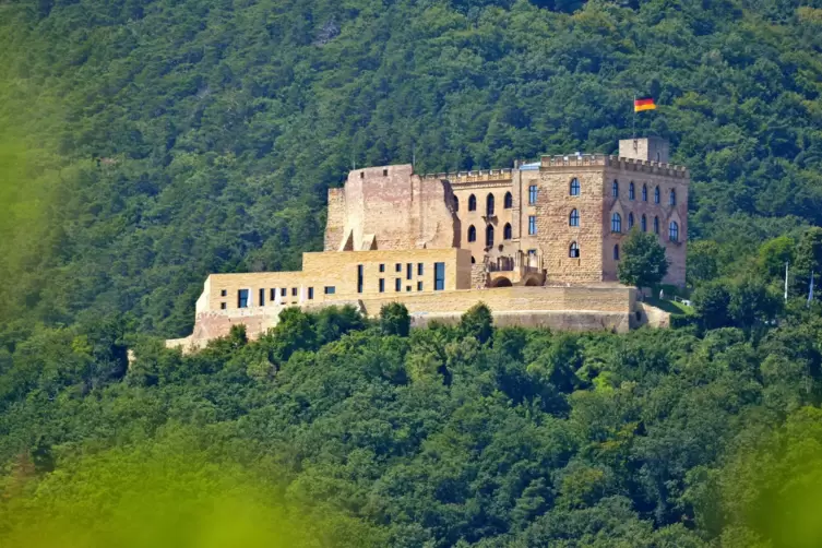 Das Hambacher Schloss ist ein wichtiger Ort der deutschen Demokratiegeschichte.