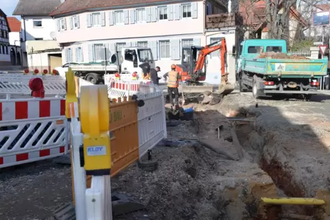 Großbaustelle: So sieht es derzeit in der Diedesfelder Weinstraße aus. 