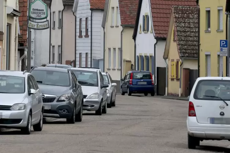 Alte Landstraße in Hanhofen: Die Grundstückseigentümer in der Gemeinde bekommen ihre Straßenausbaubeiträge aus den vergangenen J
