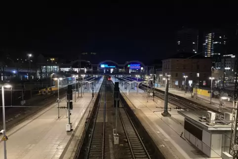 Der Mainzer Hauptbahnhof musste wegen der Drohung evakuiert werden.