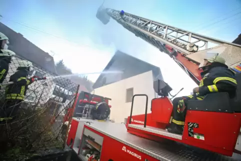Gefahr für Leib und Leben: Bei dem Hausbrand am 27. Januar in Wiesweiler ist eine Bewohnerin wohl nur dank des mutigen Eingreife