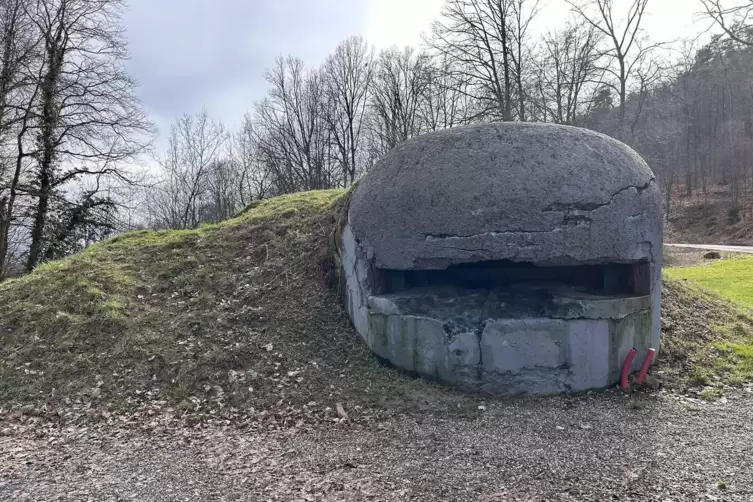 Überreste eines Weltkriegsbunkers auf dem Col du Pfaffenschlick. 