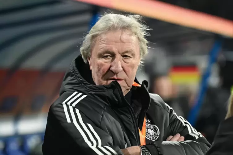 Es geht vorerst weiter mit Bundestrainer Horst Hrubesch. 