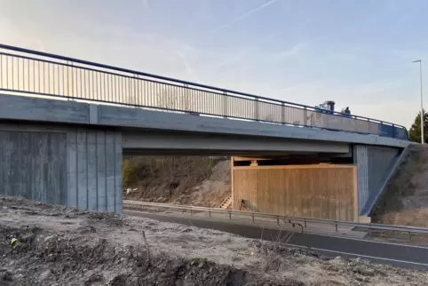 Bald fertig: Closweg-Brücke.