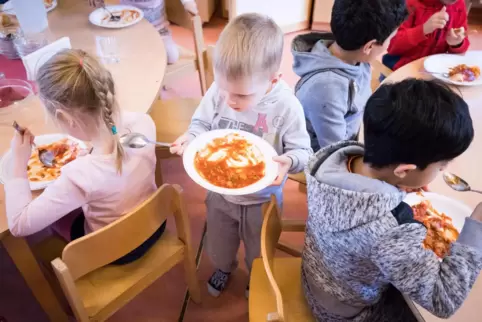 Mit Essen aus der eigenen Küche: Der Neubau in der Bitz soll auch Verbesserungen für andere städtische Kindergärten bringen. 
