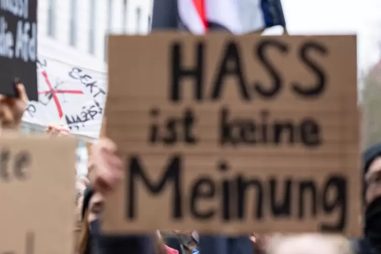 Überall in Deutschland finden Kundgebungen gegen Rechtsextremismus statt. 