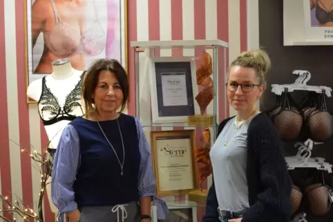 Manuela Keller und ihre Tochter Miriam Kaup sind stolz auf ihre gewonnenen Auszeichnungen. 