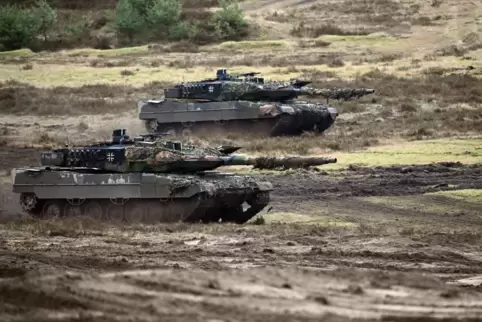  Leopard-Kampfpanzer: Ein Mann aus dem Kreis Bad Dürkheim hat deren Lieferung an die Ukraine kritisiert. 
