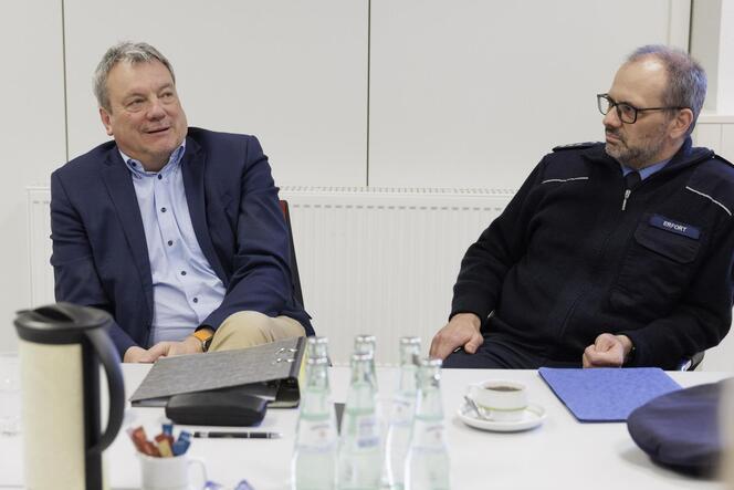 Zu Gast in der RHEINPFALZ-Lokalredaktion Kaiserslautern: der designierte Polizeipräsident Hans Kästner (links) und Pressespreche