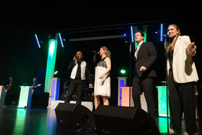 Vier Sänger, ein Idol: (von links) Michael Thinnes, Maryna Bense, Fabian Klatt und Hannah Cottone.