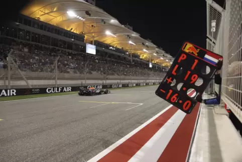 Allein auf weiter Flur auf dem Bahrain International Circuit: Max Verstappens Red Bull.