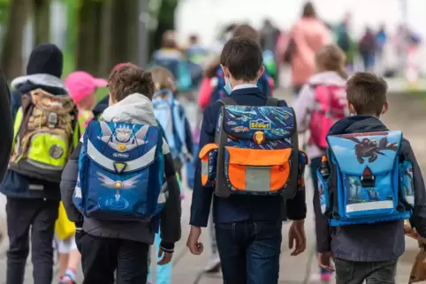 Es machen sich wieder mehr Schüler aus den Grundschulen auf den Weg in die weiterführenden Schulen. Dort wird es eng.