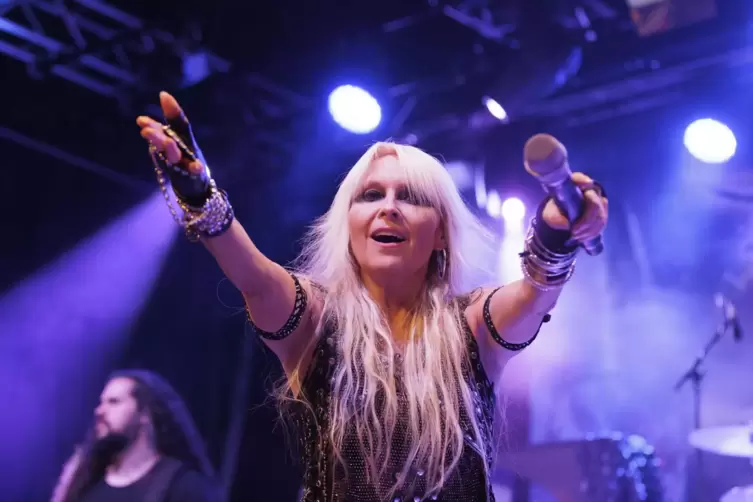 Ganz nah dran: Doro feiert mit ihren Fans.