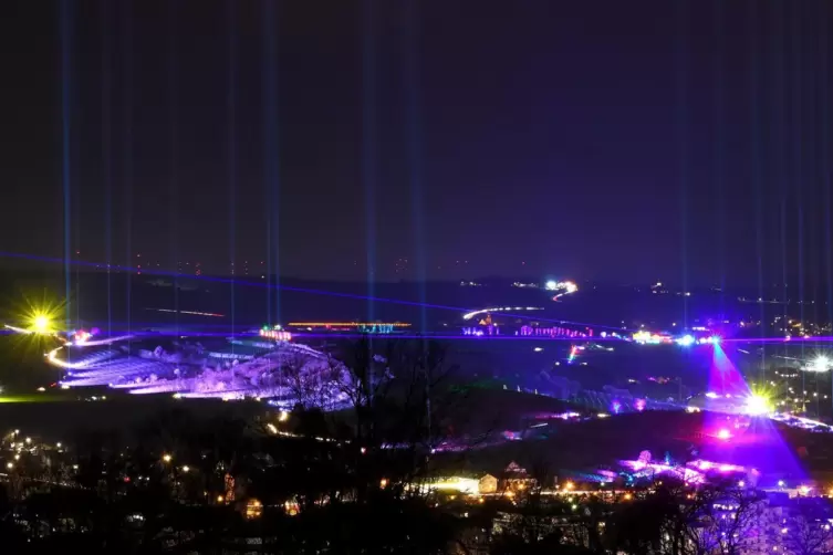 Ins Laserlicht getaucht waren am Freitag und am Samstag die Weinberge zwischen Bad Dürkheim, Leistadt, Ungstein und Kallstadt. 