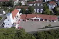 Das aktuelle Feuerwehr-Gelände, hier ein Drohnenfoto, platzt aus allen Nähten.