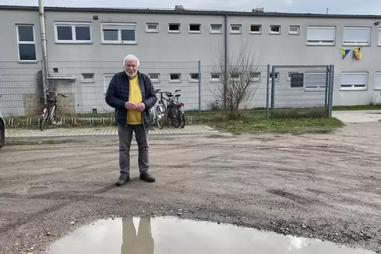 In der Sammelunterkunft f&uuml;r Gefl&uuml;chtete im Rampenweg steht ein ganzes Haus seit Langem leer und soll jetzt abgerissen werden. 