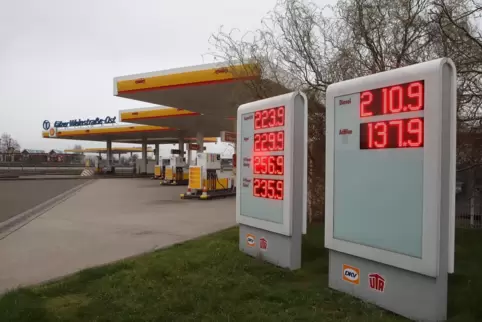 Die Pressestelle von Shell bekommt immer wieder Anfragen zu Kraftstoffpreisen, auch zu jenen an Raststätten wie die Pfälzer Wein
