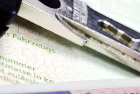 Ein Schlüssel und ein Fahrzeugschein wurden unter anderem gestohlen.
