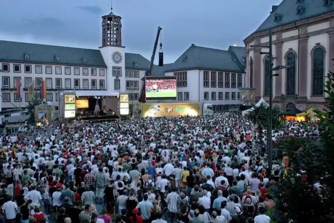 In Worms feierten tausende Fans 2006 die WM auf dem Marktplatz. Auch in Frankenthal hält der Veranstalter – in deutlich kleinere