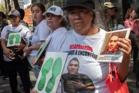Wie diese Frauen suchen viele Angehörige in Mexiko nach ihren verschwundenen Verwandten und machen immer wieder auch öffentlich 
