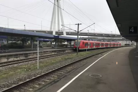 Von Ludwigshafen nach Kaiserslautern und Germersheim fährt während des GDL-Streiks nur rund ein Viertel der gewohnten S-Bahnen. 
