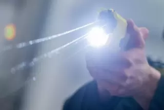 Die Polizei nennt den Taser Deig - das steht für Distanzelektroimpulsgerät . 
