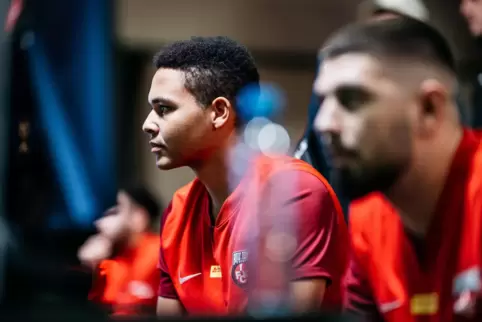 Adrian Starkbaum (links) holte den entscheidenden zweiten Sieg im Pokal gegen Köln. 
