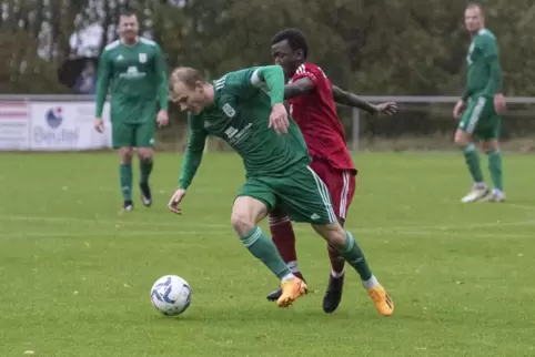 Felix Reißmann (vorne) traf zuletzt beim 2:1-Sieg gegen die SpVgg Waldfischbach-Burgalben doppelt für den SV Kirchheimbolanden. 