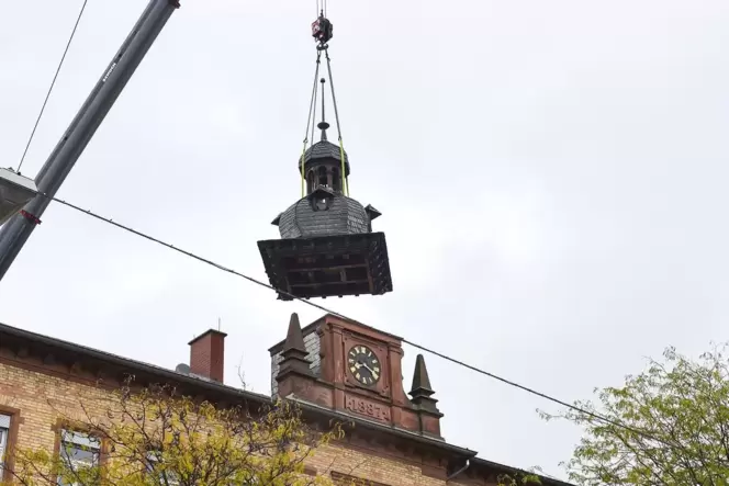 Im Oktober 2019 ist die Haube abgenommen worden. Im Oktober 2019 ist die Haube abgenommen worden.