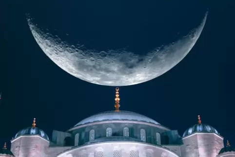 Der Ramadan beginnt laut Koran, wenn nach dem Neumond die Mondsichel sichtbar wird. 