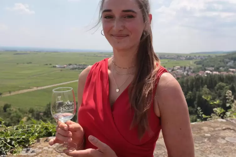 Noch bis Juli als Weingräfin im Amt: Charlotte Schraut aus Battenberg. 