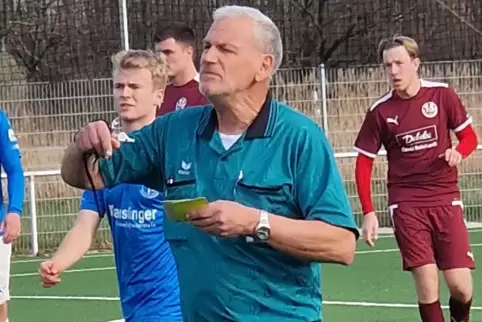 Mit 68 noch an der Pfeife: Winfried Heidrich aus Landau. 
