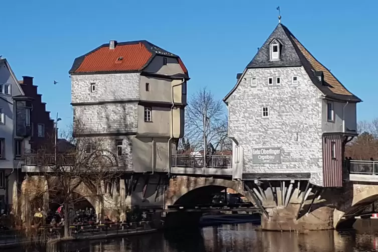 Die historischen Brückenhäuser an der Nahe gelten als Wahrzeichen der Stadt Bad Kreuznach. 