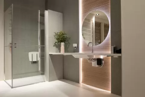 Staatlich gefördert wird beispielsweise der Bau einer bodengleichen Dusche mit Haltegriffen und Klappsitzen.
